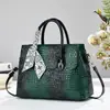 Nova Bolsa de Mão Elegante de Qualidade com Estampa de Cobra e Lenço de Seda - Grande Capacidade para Comércio Exterior Transfronteiriço