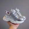 Zapatos de moda zapatos para niños 2025 primavera nuevo estilo zapatillas para niñas hebilla de botón zapatos de papá para exteriores modernos zapatos para estudiantes