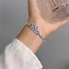 Sensação Fresca ~ Pulseira Oval de Flor Brilhante Exquisita e de Alto Padrão para Mulheres, Estilo Coreano, Joia de Mão Linda e de Conto de Fadas