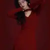 Vestido de punto ajustado de manga larga con cuello halter en V negro estilo Hepburn elegante para mujer