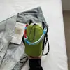 Bolsa de teléfono con bloqueo de color dopamina, botella de agua ligera y compacta para mujer, bolso de hombro cruzado de lona, bolso pequeño para deportes al aire libre
