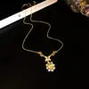 Colar Pingente Flor de Zircônia Estilo Vintage Galvanizado a Ouro Real, Corrente Clavicular de Luxo Leve de Alta Qualidade, Joia Fashion e Exquisita para Mulheres