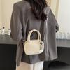 Bolsa Feminina de Design de Nicho High-end Sense Feminino 2024 Nova Moda Prata Pequena Bolsa Quadrada All-match Crossbody Bag