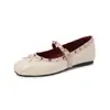 Zapatos de Moda con Remaches de 1 cm Estilo Femenino Temperamento Zapatos de Salón de Una Correa Suela Plana Piel Pequeños Verano 2026 Nuevos