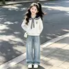 Conjunto de outono de duas peças estilo coreano para meninas: conjunto de moletom preppy estiloso e calça jeans de perna larga