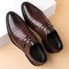Sapatos Masculinos de Couro Sapatos Masculinos de Couro Formais de Negócios com Três Ilhós Respiráveis Resistentes ao Desgaste Sapatos para o Trabalho e o Dia a Dia Estilo Britânico Tamanho Grande Sapatos Masculinos