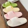 Pantuflas de suela gruesa para mujer con sensación de "caminar sobre heces", antideslizantes para baño y uso en el hogar, sandalias de verano para exteriores EVA para hombre