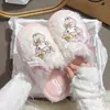 Pantuflas de algodón lindas de dibujos animados, estilo invierno 2026, con un lazo, forradas de felpa para mayor calidez, perfectas para uso en casa