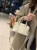 Bolso de mano para mujer de cuero de vaca texturizado natural de capa superior personalizado, adecuado para el uso diario transfronterizo, versátil y simple, se puede llevar como bolso de hombro, bolso cruzado o bolso de mano