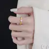 2025 Nuevo Estilo Popular Anillo de Hilo de Seda con Diamantes Cuadrado Pequeño Diamante Individual Diseño Simple de Lujo Ligero Estilo Nicho Anillo de Pareja