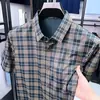 Camisas Populares de Manga Corta para Hombre 2025, Lujo Ligero, Moda Casual Tendencia de Verano, Camisas de Cuadros con Rayas Horizontales y Verticales con Cuello