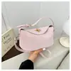 Bolso de hombro cruzado simple y elegante de gran capacidad con cierre de broche vintage texturizado, modelo nuevo 2026 para mujer