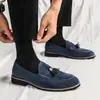 Zapatos Casuales de Cuero Gamuzado Estilo Británico para Hombre, Versión Coreana Versátiles que Aumentan la Altura, Zapatos de Moda para Hombres Jóvenes, Zapatos para Hombre con Punta Fina para Peinador
