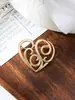 Nova Broche Simples em Forma de Coração Vazado, Fashion e Versátil, Alfinete de Coração de Nicho, Acessório Anti-Exposição de Alto Padrão