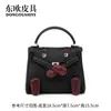 Nova Bolsa Feminina Millennium Doll da Europa Oriental em Couro de Vaca e Pele de Crocodilo de Alto Brilho Couro Genuíno Alta Luxo Fofa Bolsa Transversal