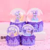Una Variedad de Lindas Muñecas de Dibujos Animados, Adornos de Bola de Cristal Luminosos, Bolas de Agua de Copos de Nieve, Regalos Creativos para Estudiantes, Juguetes, Pequeños Regalos