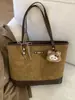 Bolsa Tote de Grande Capacidade Coreana para Mulheres 2025 Nova Bolsa de Ombro para Roupas de Trabalho Diárias Bolsa de Mão Versátil Bolsa de Aula para Estudantes