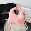 Nuevo bolso bandolera, bolso de hombro y bolso de invierno de felpa de alta gama, moderno y popular, estilo hada: un diseño ligero, lujoso y exclusivo.