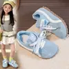 Zapatos para Niñas Primavera y Otoño 2026 Estilo Nuevo Zapatos de Lona Niños Suela Suave Zapatos Deportivos Niños Medianos y Grandes Niñas Estudiantes Zapatos Antideslizantes