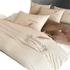 Conjunto de quatro peças de leite veludo espesso novo para o Inverno 2025, fleece de dupla face de veludo coral, capa de edredom e lençol de cama quentes de pelúcia