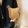 Bolsa Balde Coreana Ins Moderna para Mulheres 2025 Verão Nova Bolsa de Ombro de Moda High-End Bolsa Feminina Elegante de Nicho