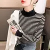 Top de punto a rayas de alta calidad estilo coreano para primavera y otoño, camiseta básica para mujer con cuello de encaje, suéter adelgazante para mujer, adecuado como prenda exterior