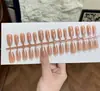 Unhas Postiças Curtas Usáveis com Acabamento de Luxo, Color-Blocking Preto Moderno, Decoração 3D de Gatinho, Estilo Fofo Doce e Moderno, Unhas Postiças Pré-Fabricadas
