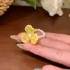 Anillo de Flor de Dopamina Dulce con Perla para Mujer, Moderno y Elegante, Nuevo Anillo de Moda de Celebridad de Internet para el Dedo Índice