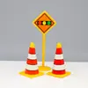 Plástico Grande 5 Piezas Señales de Tráfico Dibujos Animados Mini Bloqueo de Carretera Indicación Semáforo Set Juguete Pastel Joyería Decoración Péndulo