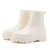 Botas de chuva de moda transfronteiriças Botas de chuva femininas de sola grossa resistentes ao desgaste estilo coreano versátil sapatos impermeáveis femininos antiderrapantes sapatos de borracha para cozinha femininos