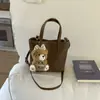 Bolsa Balde de Mão com Design de Nicho Estilo Coreano para Mulheres Nova Moda Primavera 2026 Bolsa de Ombro Transversal Simples e Elegante