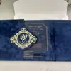 Convite de veludo azul escuro com relevo dourado, convite de veludo, lembrança, convite de casamento de nicho de luxo, convite de casamento feito sob medida
