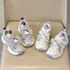 Zapatillas de moda para niñas, modelo nuevo 2026, zapatos casuales de malla transpirables y ligeros para niñas pequeñas con decoración de lazo