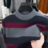 Suéter Cálido Otoño/Invierno 2026 para Hombre, de Mediana Edad, Cuello Redondo, Jacquard Rayado, Corte Holgado, Base de Punto Elástico