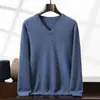 Suéter de cachemira para hombre de otoño e invierno, cuello en V casual de negocios, estilo simple para ir al trabajo, se puede usar con una camisa, top de suéter de punto liso