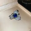 Anillo de Flor de Zircón Super Brillante Colgante Forma de U Estilo Palacio Anillo Pesado de Lujo para Dedo Índice Anillo de Lujo Accesible de Alta Gama para Mujeres