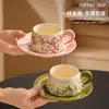 Conjunto de presente de xícara e pires de café de cerâmica de alta qualidade e requintado, perfeito como uma lembrança elegante ou um pequeno presente prático para o chá da tarde.