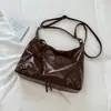 2026 Nova Moda Cor Sólida Bolsa de Um Ombro Grande Capacidade Bolsa para Motocicleta Bolsa Tote Rebite Bolsa de Mão Estilosa Personalizada Tendência