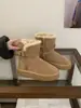 Botas de invierno gruesas, forradas de felpa y aisladas para mujer, botas para la nieve de media caña 2025, botas peludas y botines