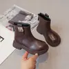 Botas Estilo Britânico Martin para Meninas de 6-12 Anos Inverno Novo Estilo Botas Curtas Quentes com Pelúcia Botas de Couro para Crianças Sola Macia Antiderrapante Botas de Inverno