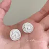Pendientes de Botón Pequeños con Perla de Fragancia Estilo Francés para Mujer, Lujo Ligero, Gama Alta, Elegantes, con Atmósfera, Accesorios Únicos de Oreja de Nicho