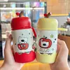 Mini taza térmica de dibujos animados con temática de manzana, una botella de agua linda y elegante para niñas, portátil y compacta, perfecta para llevar de viaje.