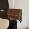 Bolso bandolera pequeño, cuadrado, moderno, sencillo y ancho con cierre abatible, estilo retro, combinable con todo.