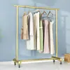 Perchero de Pie Color Crema para Sala de Estar, Estante de Almacenamiento y Colgado de Ropa, Perchero Sencillo con Ruedas para Dormitorio de Estudiante