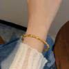 Pulseira Retrô Feminina Luxo Leve Nicho Superfície Dourada 18k Acessórios de Pulseira Alta Qualidade Requintado Ins Aço Titânio Moda