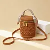 Bolsas Femininas de Nicho 2025 Novo Modelo Bolsa de Mão Cilíndrica de Alto Padrão Bolsa Saco da Moda Bolsa Transversal Popular Versátil