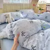 Set de cuatro piezas de puff amigable con la piel Clase A, gasa de doble capa, algodón lavado, suave y transpirable, funda de edredón para todas las estaciones, set de tres piezas para dormitorio