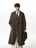 Casaco trench coat masculino de comprimento médio, estilo britânico retrô com abotoamento duplo coreano, peça de outer wear à prova de vento para o outono, sobre o joelho