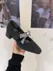 Sapatos Mary Jane Estilo Francês 2025 Novo Modelo com Forro de Pelúcia, Bico Quadrado Quente, Abertura Rasa, Adequado para Saias, Sapatos de Festa Embelezados com Pérolas