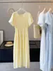 Vestido redondo de manga abullonada de estilo suave para mujer, nuevo modelo de verano con pliegues texturizados, entallado en la cintura, adelgazante, de manga corta, largo de hada